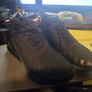 Triple Black Airmax 270